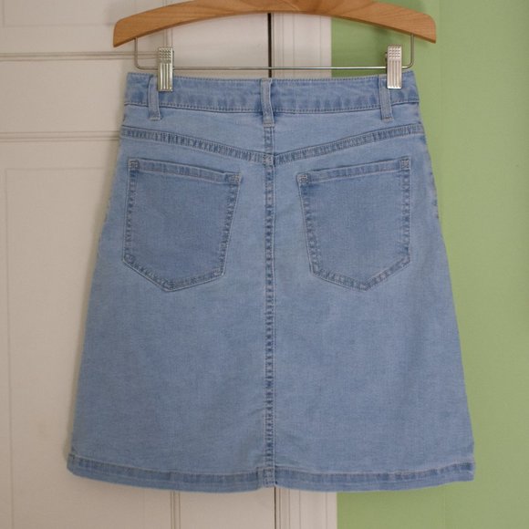 Forever 21 Denim Button-Up Skirt - Picture 2 of 3